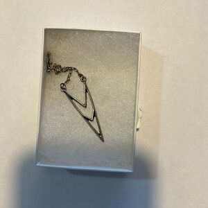 Silver pointed necklace